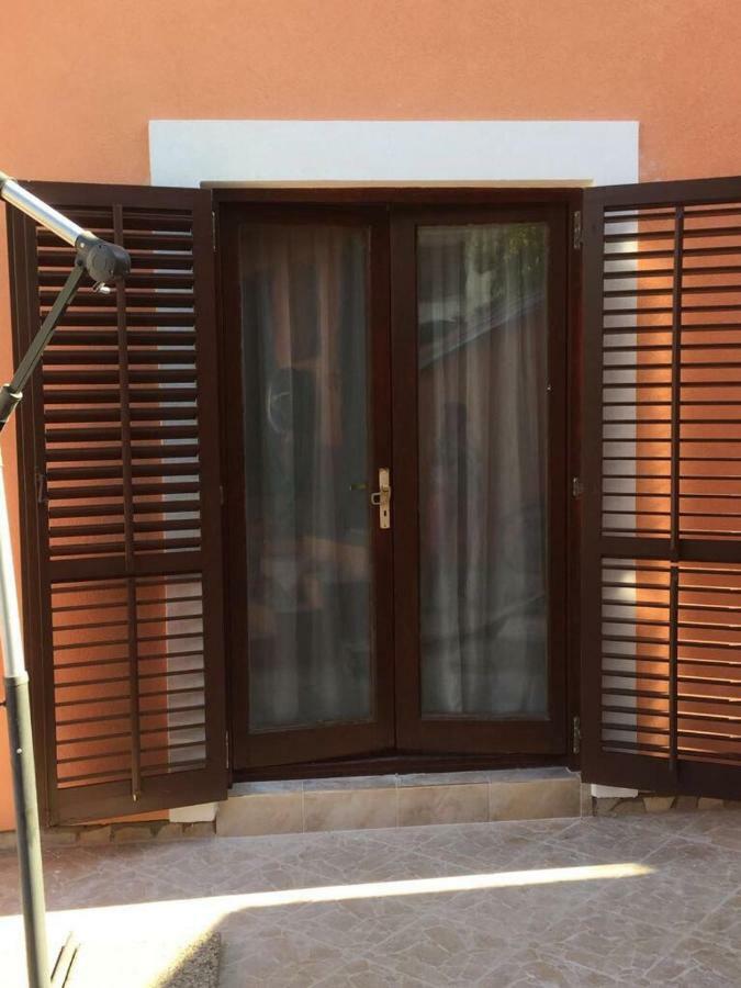 Apartment Luna Met Airco Wifi En Zwembad Novigrad  Exterior photo