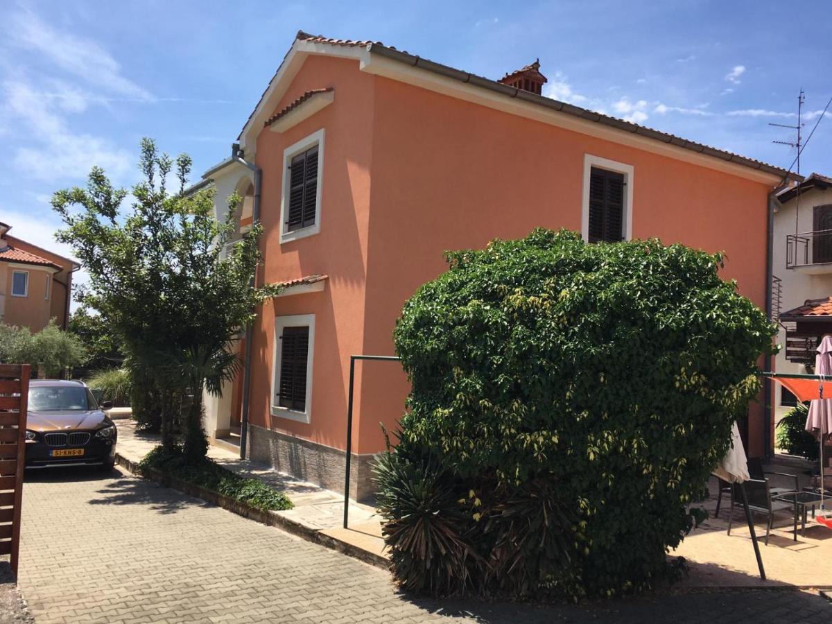 Apartment Luna Met Airco Wifi En Zwembad Novigrad  Exterior photo